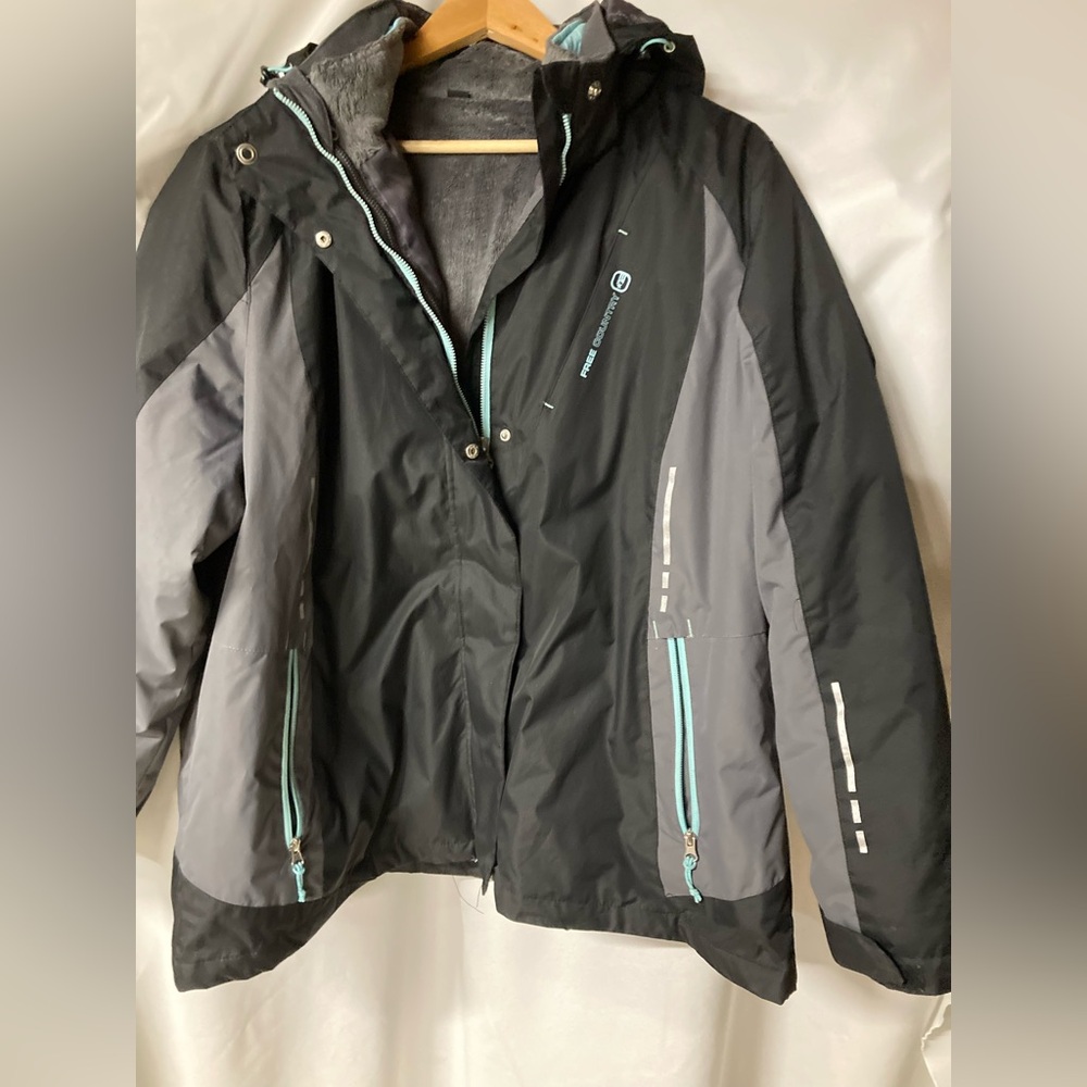 Free Country Like New Women’s Black and Gray 3 in 1 System Jacket.  Size 1X.